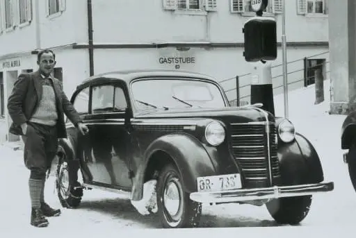Praxisfahrzeug von Dr. Joh. Baptist Guetg (1913 - 1984)
Tierarzt in Savognin und Tiefencastel.
Foto: Yolanda Trepp - Guetg