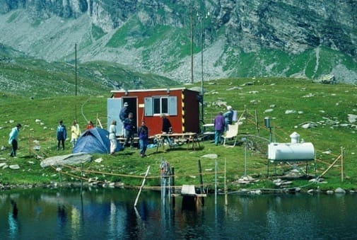 Messstation des Instituts für Pflanzenbiologie der Universität Zürich auf der Alp Confin, S. Bernardino. Foto: J. Eitel